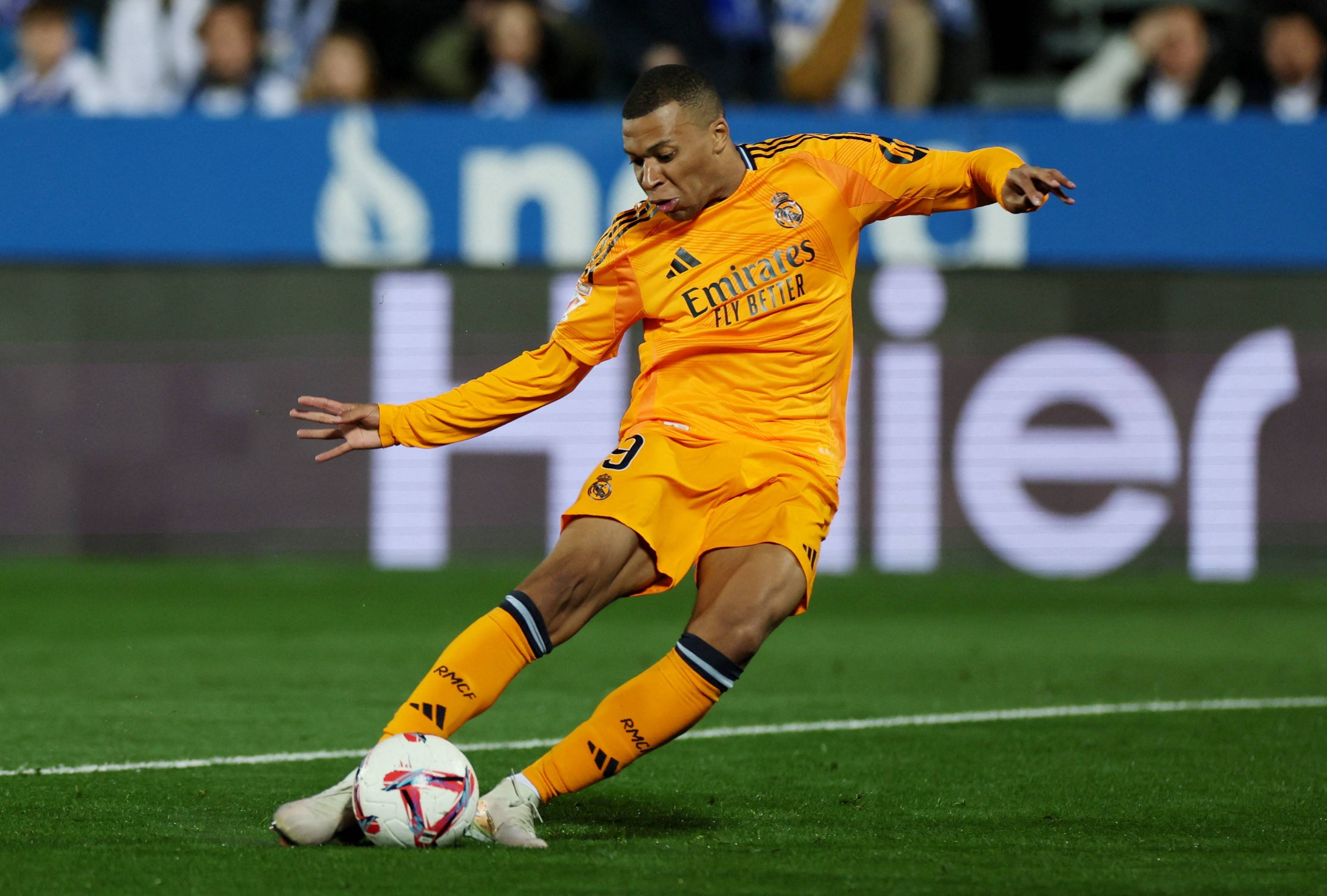 爱游戏包含亚特兰大关键时刻主帅复盘阿贾克斯今夜强势反弹，皇家社会围绕国王杯刷新队史纪录都惊呆了的词条